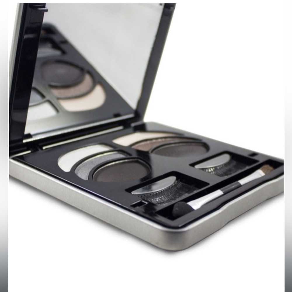 ME Makeover Essentials Lashing Out - Picture 2 of 6